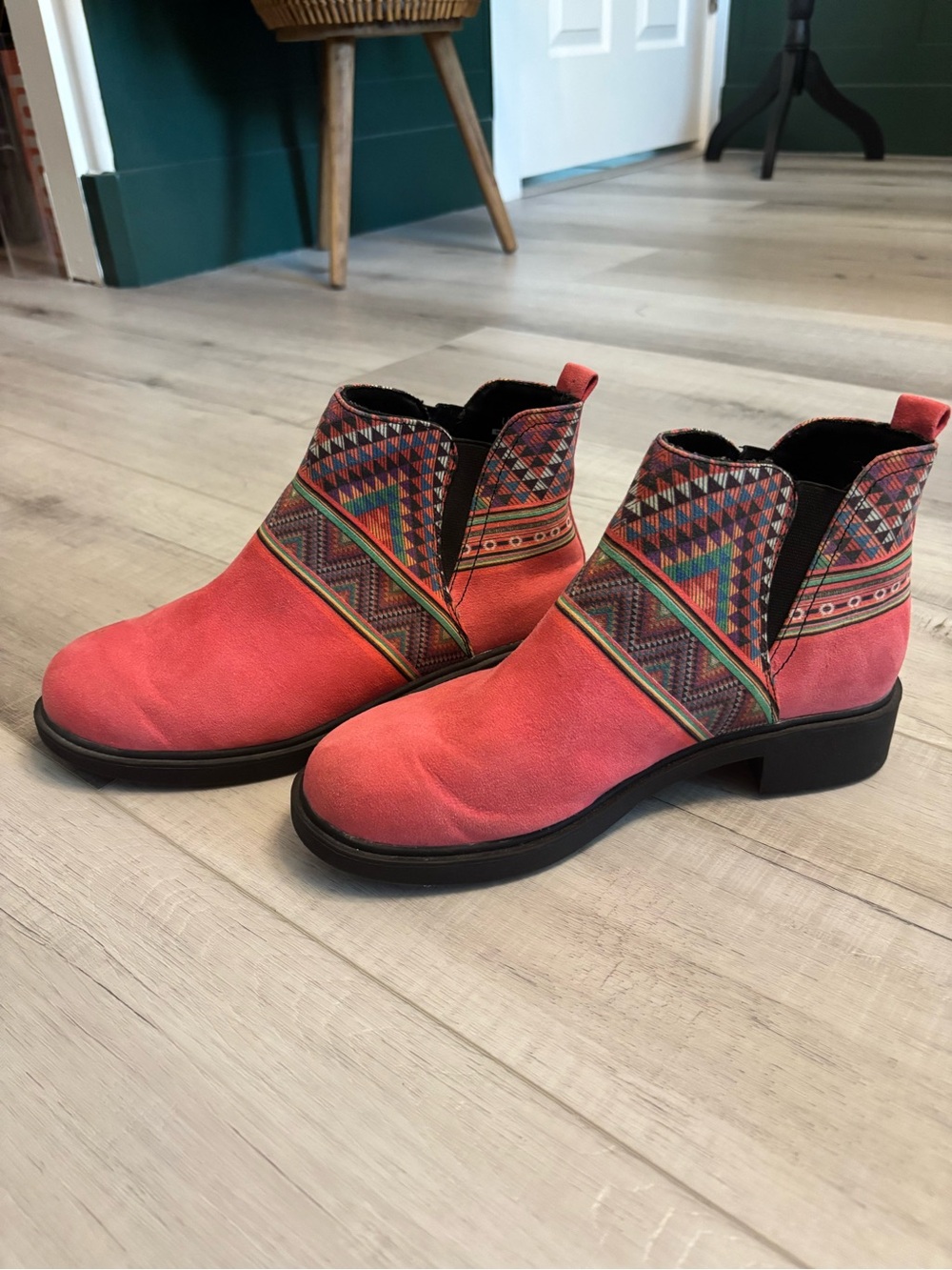 Yes We Vibe Women’s Southwestern Ankle Boots Coral Pink Chelsea Booties Size 6.5